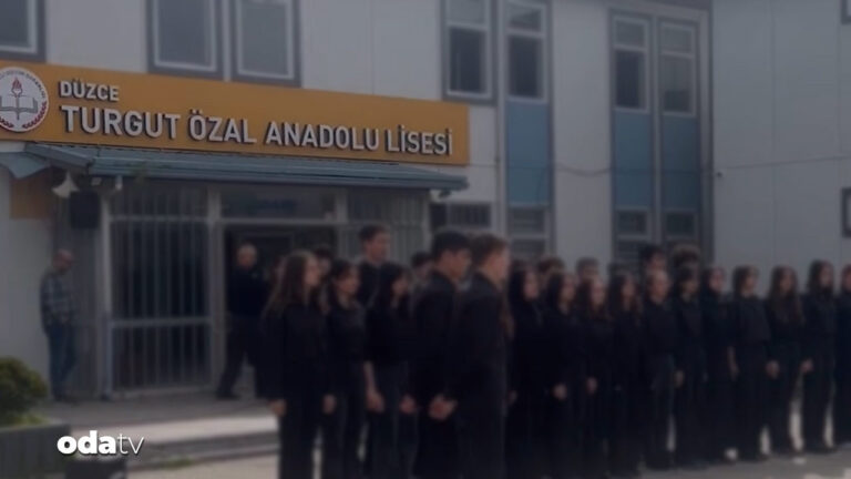 lisede-skandal-kurallar-sorusturma-baslatildi-kizlar-ayakta-gidecek-uyfBNKmI.jpg