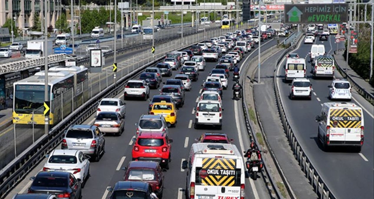 İstanbul’da cuma trafiği erken başladı: Yoğunluk yüzde 76’yı aştı