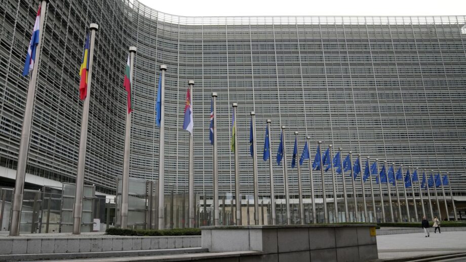 ab komisyonu rus varliklarinin kullanilmasi konusunda uluslararasi hukuka tam saygi gosterecegiz Pc9bPZ4t.jpg