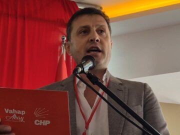 CHP’nin il kongresinde büyük kriz: Belediye başkanı ‘Kovun beni partiden’ diyerek gitti! chpnin il kongresinde buyuk kriz belediye baskani kovun beni partiden diyerek gitti nNy3RflM.jpg