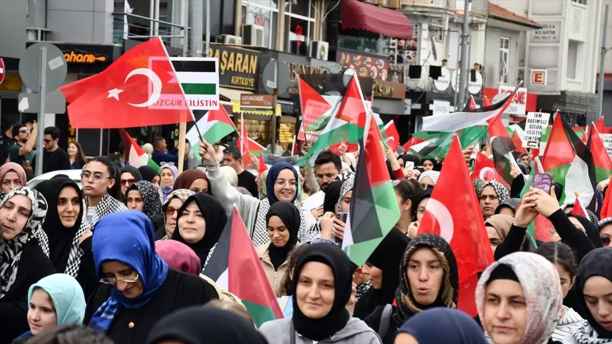 Düzce’de Gazze İçin Yürüyüş Düzenlendi