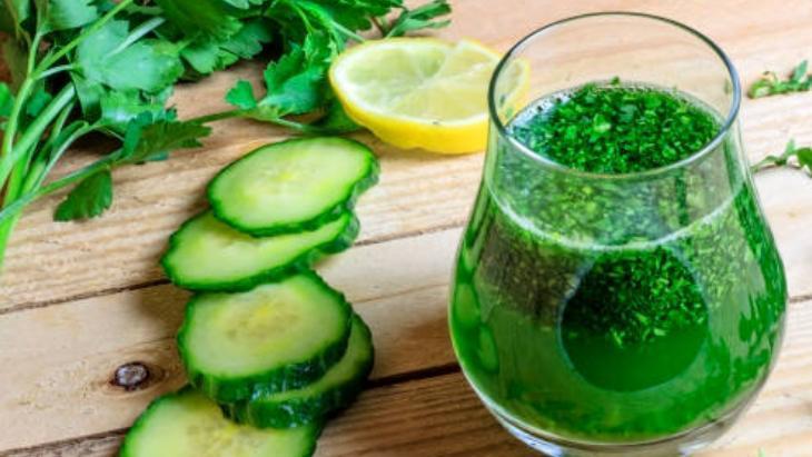 Cildi sıkılaştıran maydanoz limon suyu