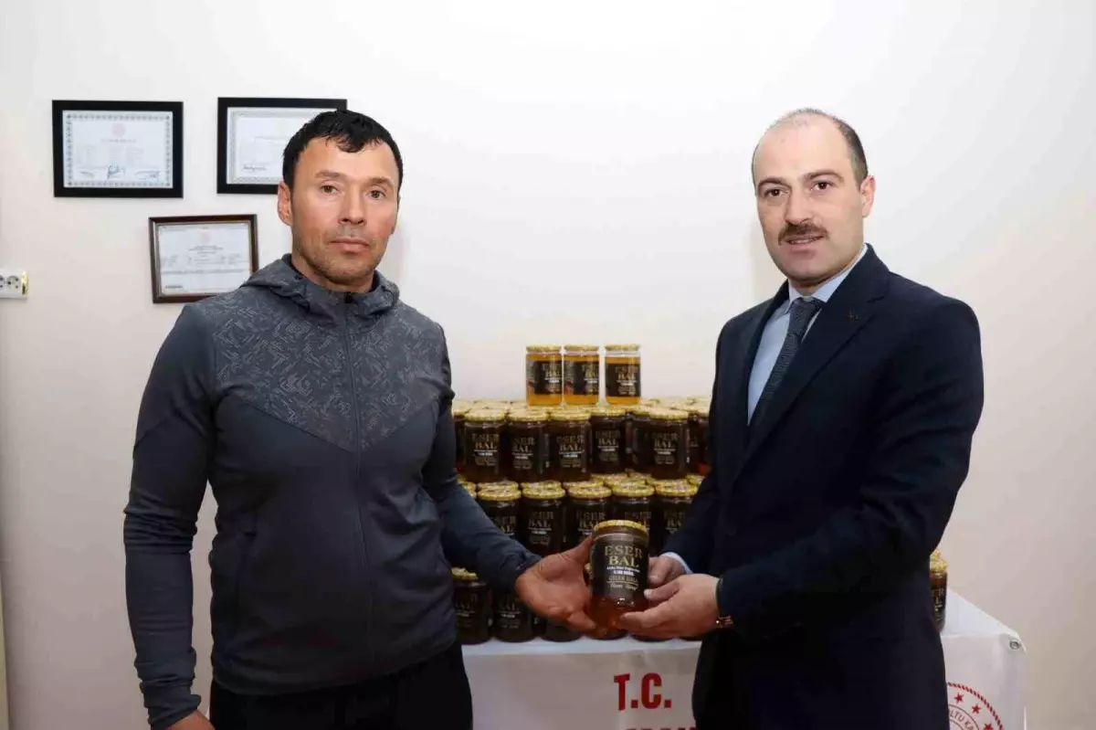 organik bal ureticisinden ihtiyac sahiplerine bagis aeZbK2KM.jpg