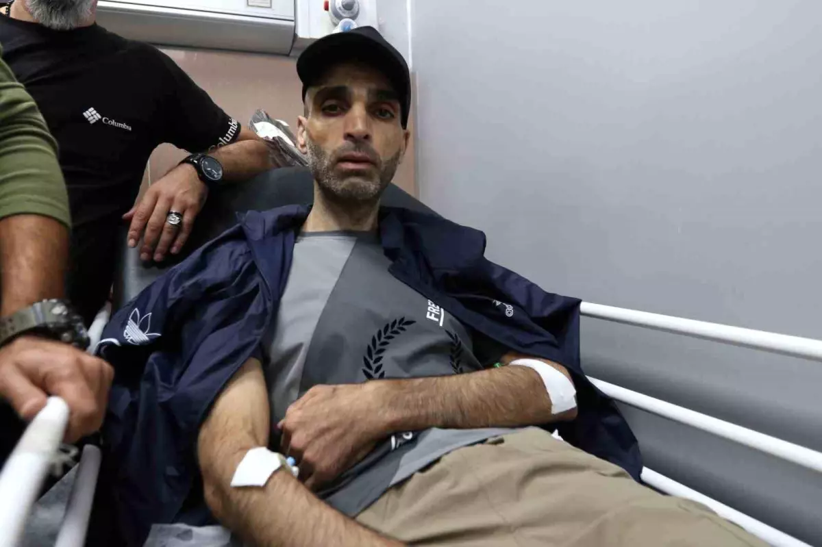 Serbest Bırakılan Filistinli Mahkumlar İsrail Hapishanelerindeki İşkenceleri Anlattı serbest birakilan filistinli mahkumlar israil hapishanelerindeki iskenceleri anlatti IUT6VTCy.jpg