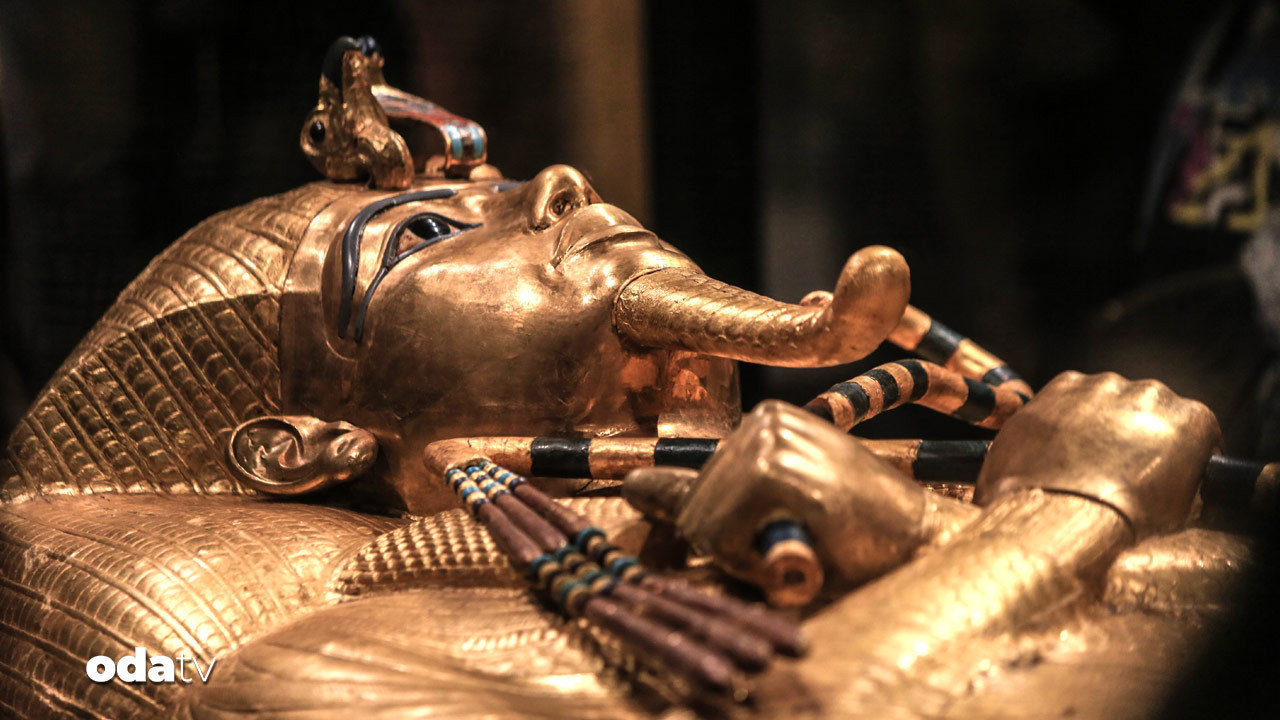 altindan tabut sergilendi SAG5YCFD.jpg