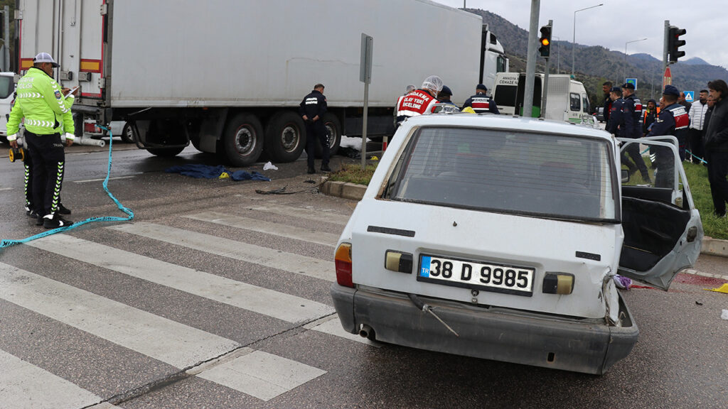 korkunc-kaza-tirin-altinda-kaldilar-10-aylik-bebek-can-verdi-ra2hsiCg