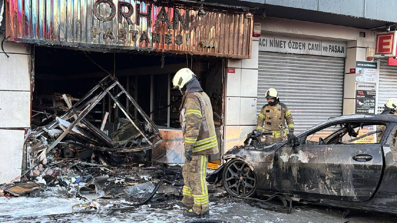 istanbulda-otomobil-is-yerine-girdi-yangin-cikti-yaralilar-var-YA4iJ8GU